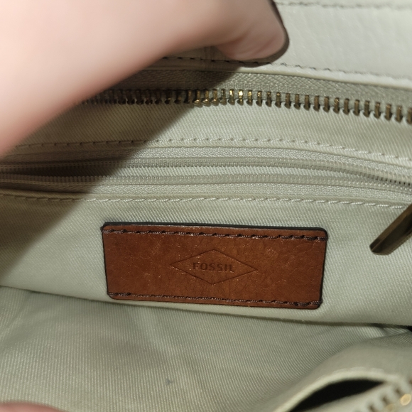 Fossil saddle crossbody 💕 - Picture 4 of 5